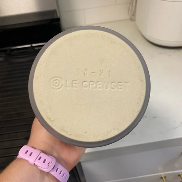 Le Creuset Utensil Crock Holder - Picture 4 of 4